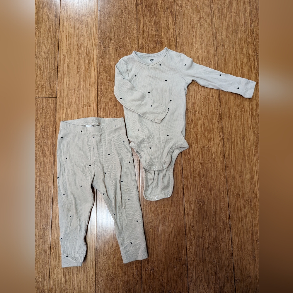 H&M organic tan heart dry and bonus onesie